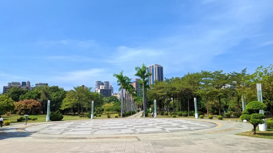 中央公園站,新興區,美麗島站,高雄